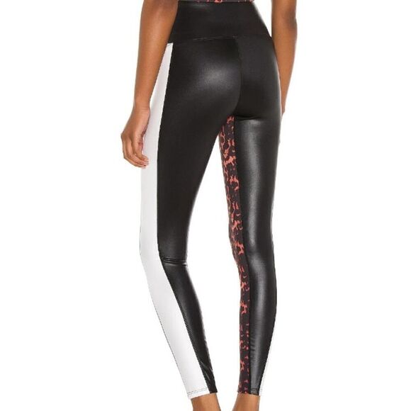 Beach Riot Sport Black White Torte Leggings Sz. L - Picture 3 of 6